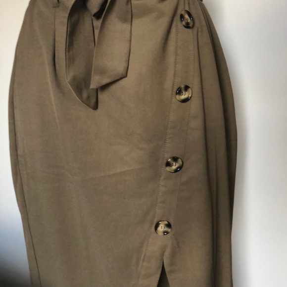 Side button skirt - Picture 3 of 7